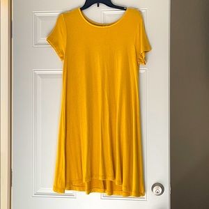 Yellow short sleeve dress.